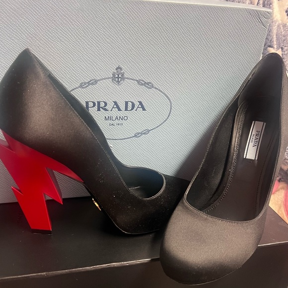 Prada lightening pumps - Picture 1 of 4